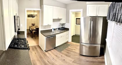 Charming 3-bedroom house with WiFi and AC in welcoming Cleveland