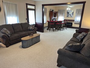 TV connectée, cheminée, jeux vidéo