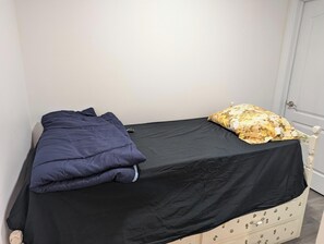 3 多间卧室、客房内保险箱、免费 WiFi、床单