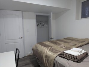 3 多间卧室、客房内保险箱、免费 WiFi、床单
