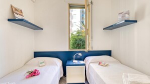 1 bedroom, bed sheets - Imperiale Residence Bilocale with Terrace and A/C, Sanremo, Italy (Sanremo)