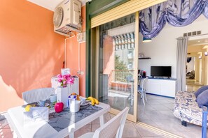 Outdoor dining - Imperiale Residence Bilocale with Terrace and A/C, Sanremo, Italy (Sanremo)