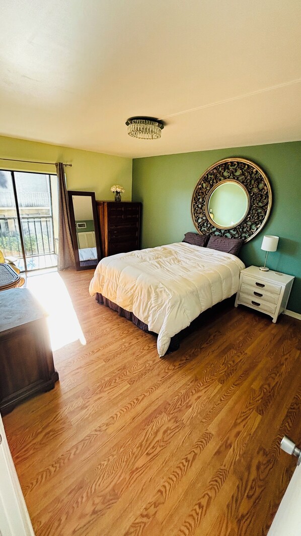 2 bedrooms, desk, iron/ironing board, WiFi