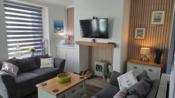TV, fireplace, stereo