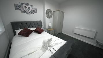 2 bedrooms, iron/ironing board, WiFi, bed sheets