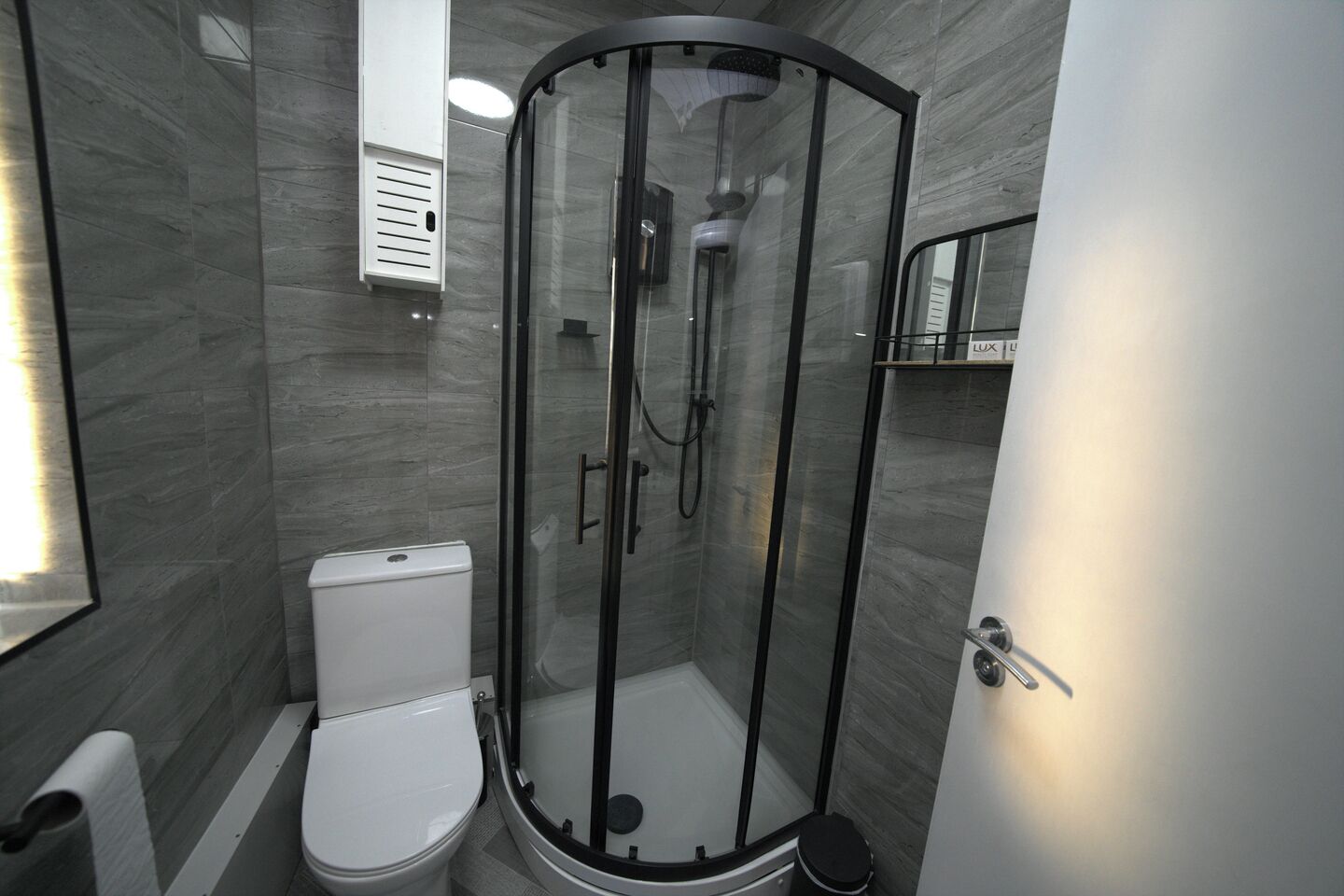 Shower, hair dryer, towels