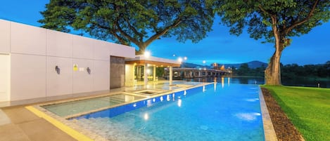 Piscina all'aperto