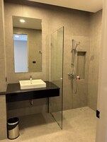 Artículos de tocador gratuitos, secador de pelo, jabón, shampoo