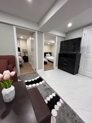 2 bedrooms, iron/ironing board, WiFi, bed sheets