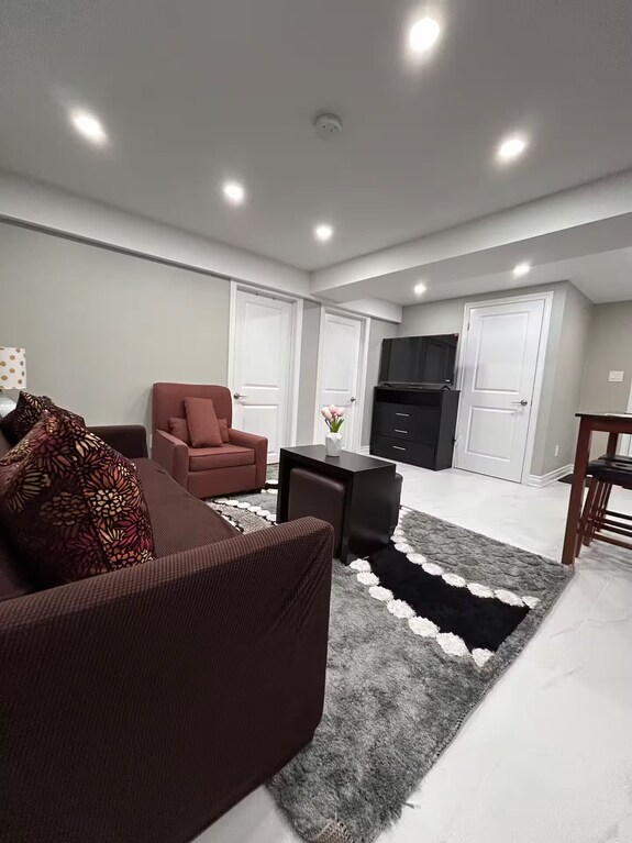 Private 3bedroom Unit, Private Entry, 2 Parking- Pet/smoke Free - Ajax
