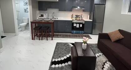 Private 2 bedroom Unit, Private entry, 2 parking- pet/smoke free