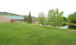 Property grounds - Pet Friendly in Forest Ridge Lincoln, next door to Rec center with pool (FR166-2L) (Lincoln)