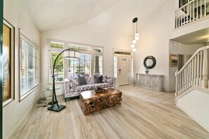 Smart TV, fireplace, books, stereo