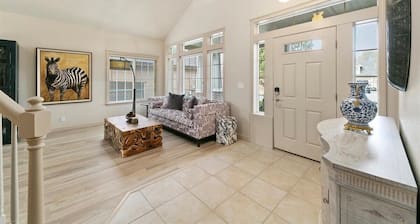 Luxury 3 BD/3BA house in charming Boise with WiFi, AC, Bikes, Com. Pool