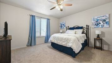 3 bedrooms, desk, free WiFi, bed sheets