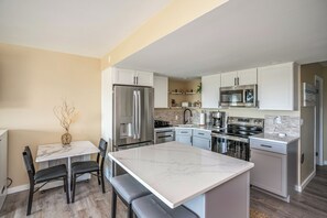 Fridge, microwave, stovetop, dishwasher