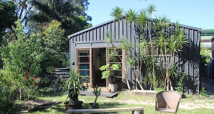 Rustic romantic studio. The closest accommodation to Frazers Reef beach.