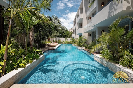 2 piscinas al aire libre