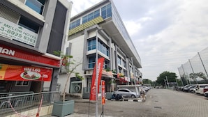 A multi-story building with a modern architectural design, featuring large windows and a flat roof. - Hotel O De Melor Bangi Gateway (Bandar Baru Bangi)