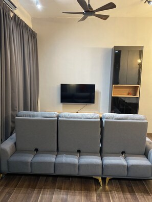 Living area - Comfort & calm studio with WiFi and AC in fabulous Kuantan (Kuantan)
