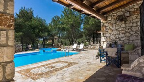 Pool - Villa Nephos - Beautiful sea views (Koiliomenos)