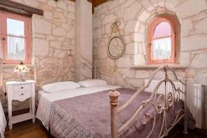 3 chambres, fer et planche à repasser, Wi-Fi, draps fournis