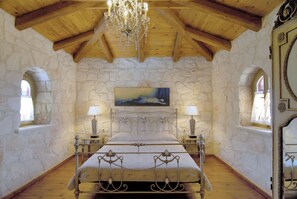 3 chambres, fer et planche à repasser, Wi-Fi, draps fournis