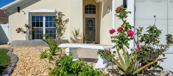 Cozy home steps from Theme Parks & Coast!