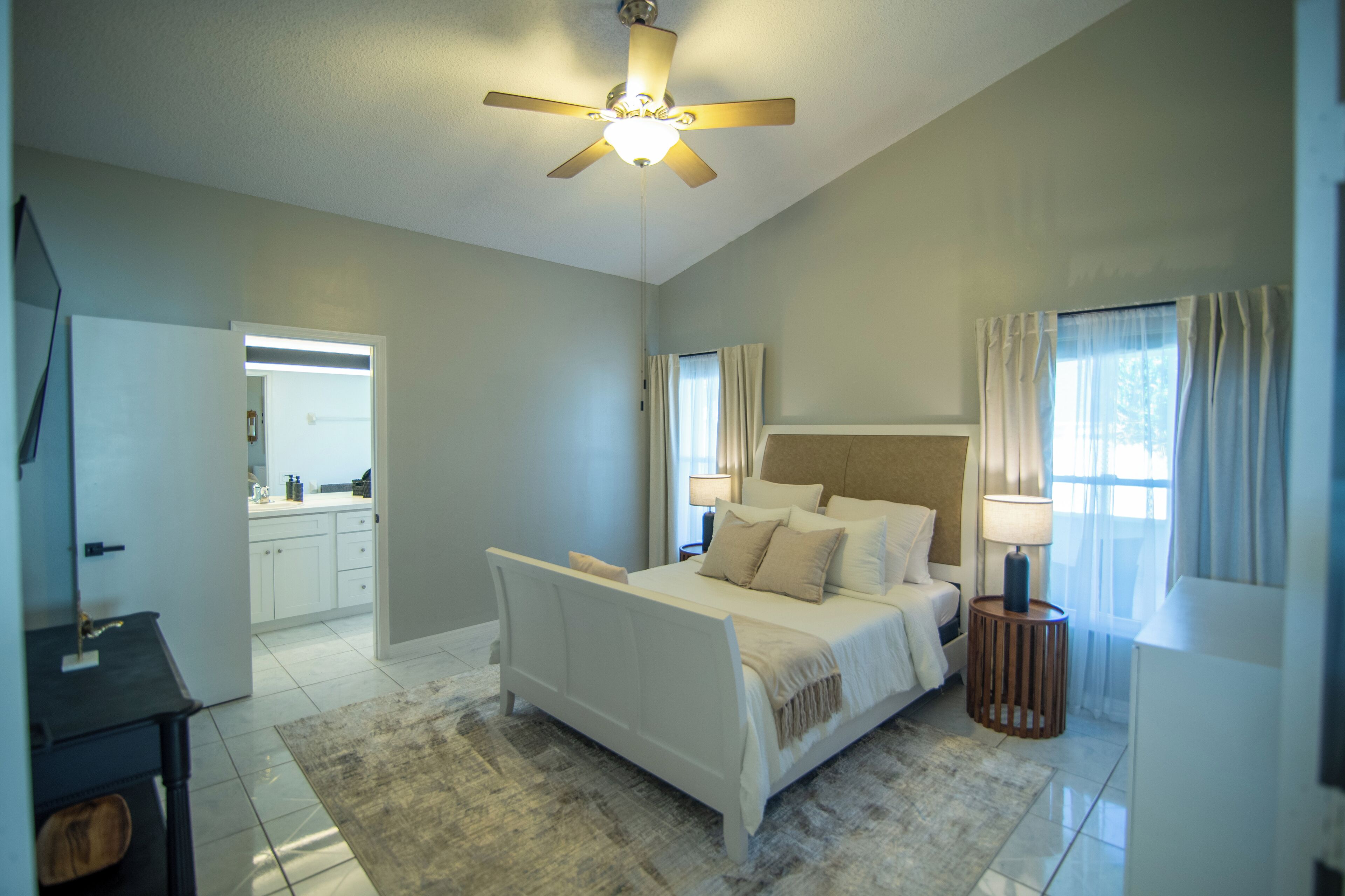 3 bedrooms, desk, iron/ironing board, free WiFi