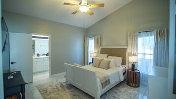 3 bedrooms, desk, iron/ironing board, free WiFi