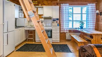 Fridge, microwave, dishwasher, cookware/dishes/utensils
