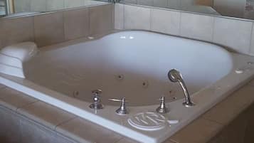 Luxury Studio | Bathroom