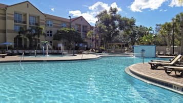 2 outdoor pools