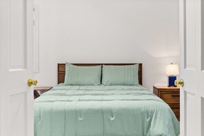 2 bedrooms, iron/ironing board, WiFi, bed sheets - COV 120th  Pool 42 Su (Ocean City)