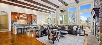 Private Luxury Lodge in Colorado Forest