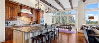 Private Luxury Lodge in Colorado Forest