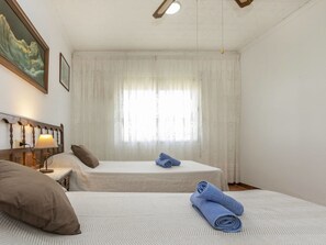3 slaapkamers, een bureau, internet