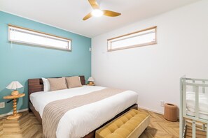 4 slaapkamers, een strijkplank/strijkijzer, gratis wifi, beddengoed