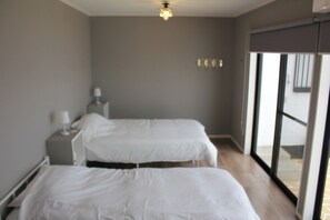 5 Schlafzimmer, Schreibtisch, Bügeleisen/Bügelbrett, kostenloses WLAN