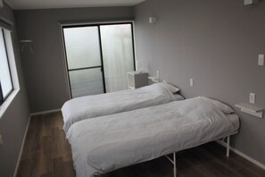 5 bedrooms, desk, iron/ironing board, free WiFi