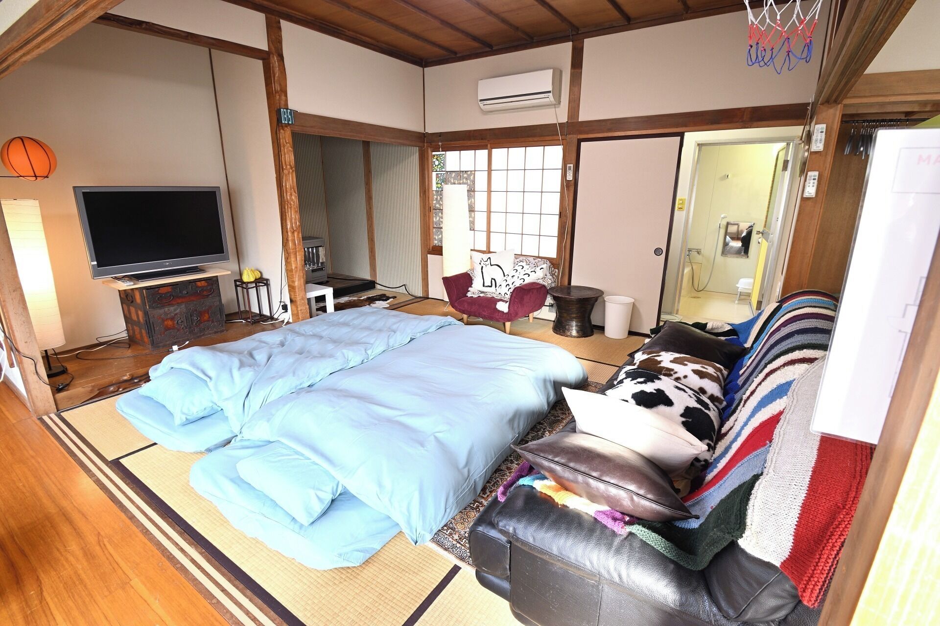 4 bedrooms, desk, free WiFi, bed sheets