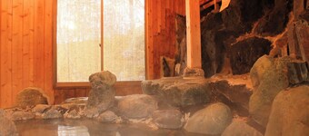 A secluded fantastical openair hot spring surrou / Minamitsuru-gun Yamanashi