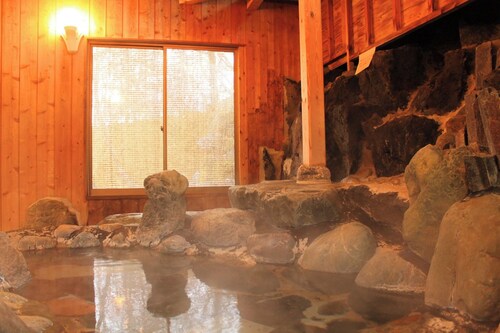 A secluded fantastical openair hot spring surrou / Minamitsuru-gun Yamanashi