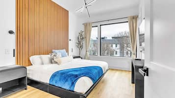 4 habitaciones, escritorio, tabla de planchar con plancha y wifi