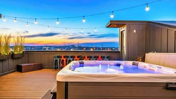 Tina de hidromasaje al aire libre