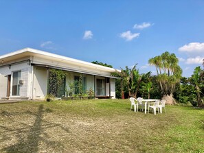 Exterior - Shima-Asana Private Yoga Retreat, with Traditional Okinawan Architecture (石垣市)