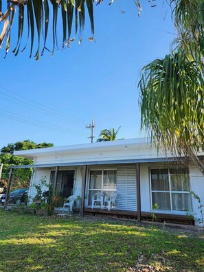 Exterior - Shima-Asana Private Yoga Retreat, with Traditional Okinawan Architecture (石垣市)