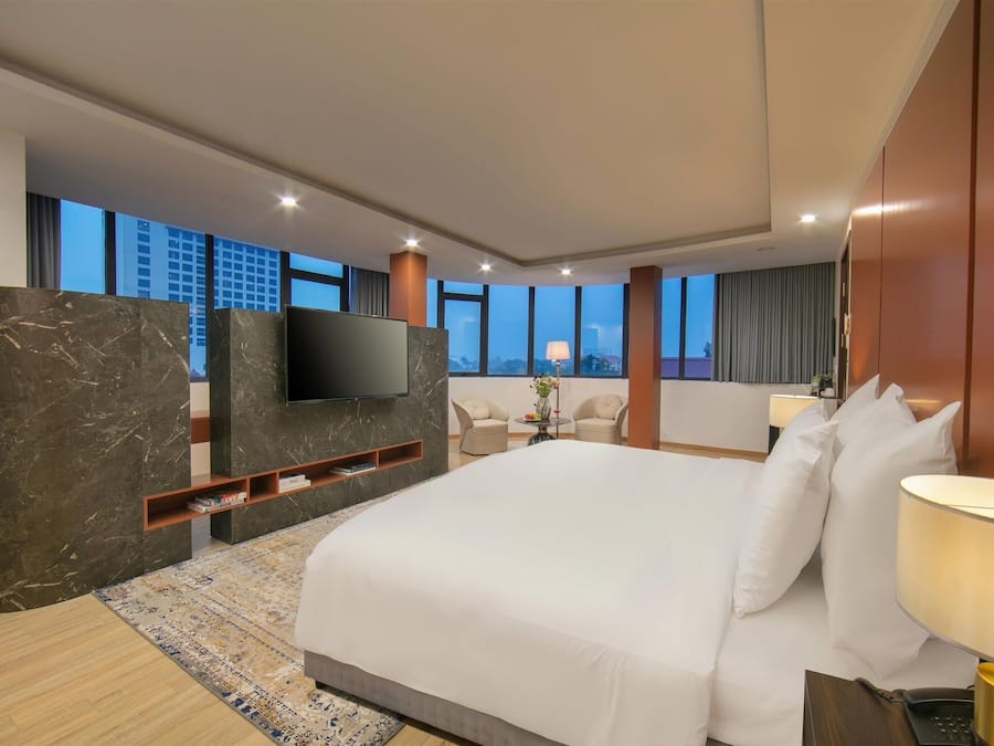 Executive Double Room, Balcony | Minibar, in-room safe, desk, laptop workspace