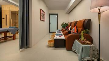 Massatges amb pedres calentes i massatges de teixits profunds