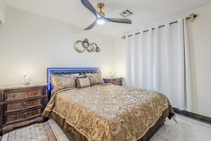 5 bedrooms, desk, travel crib, WiFi